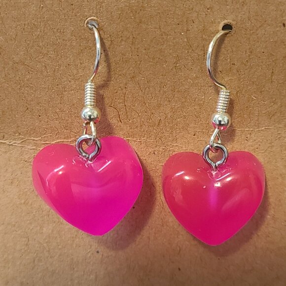 Handmade Resin Pink Heart Dangle Drop Earrings NEW Ladies Lightweight Casual - Picture 3 of 6